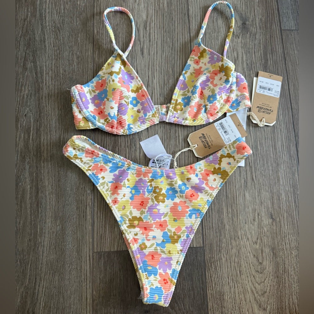BWT Billabong Dream Catcher Floral Bikini Size Medium